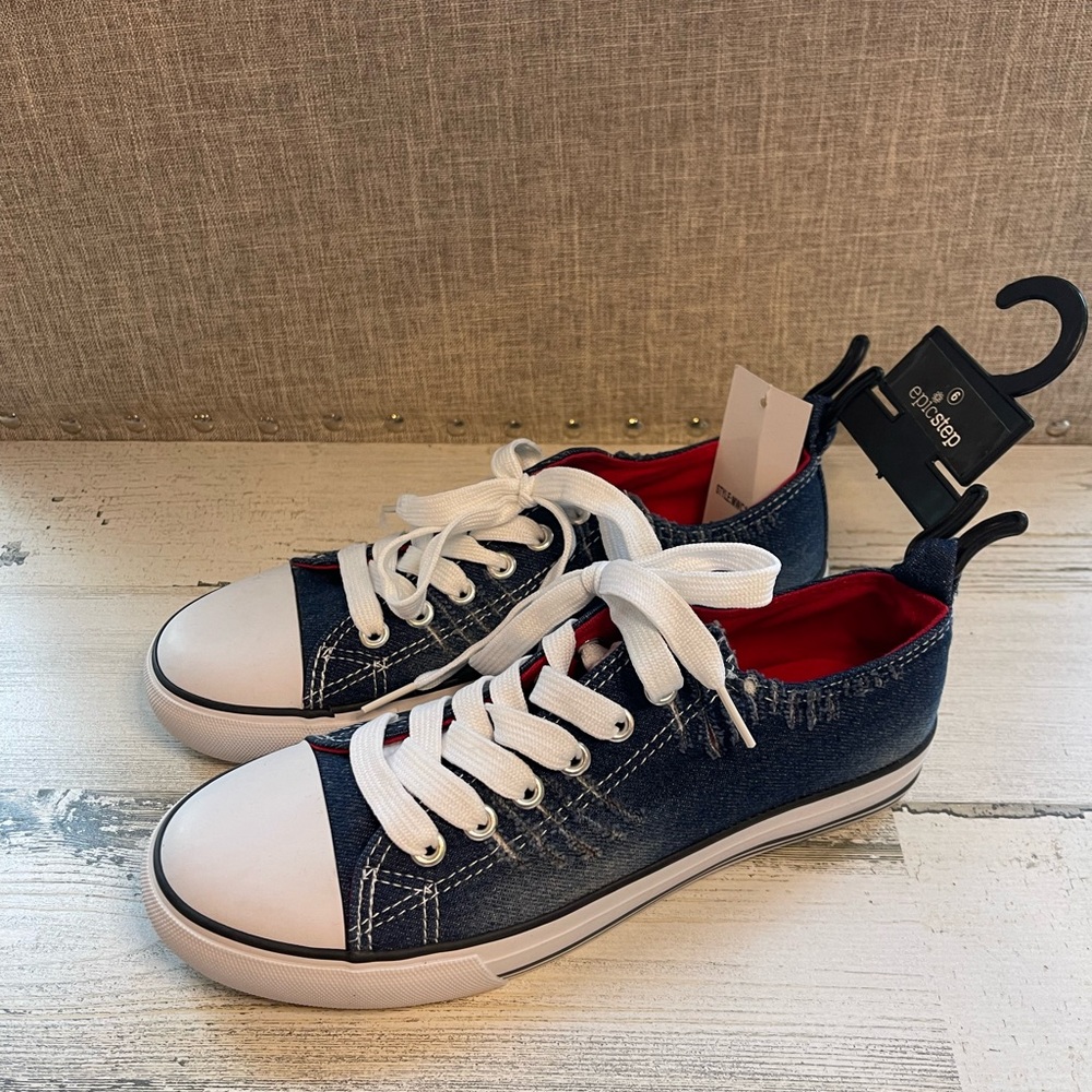 NWT EpicStep low top denim tennis shoes